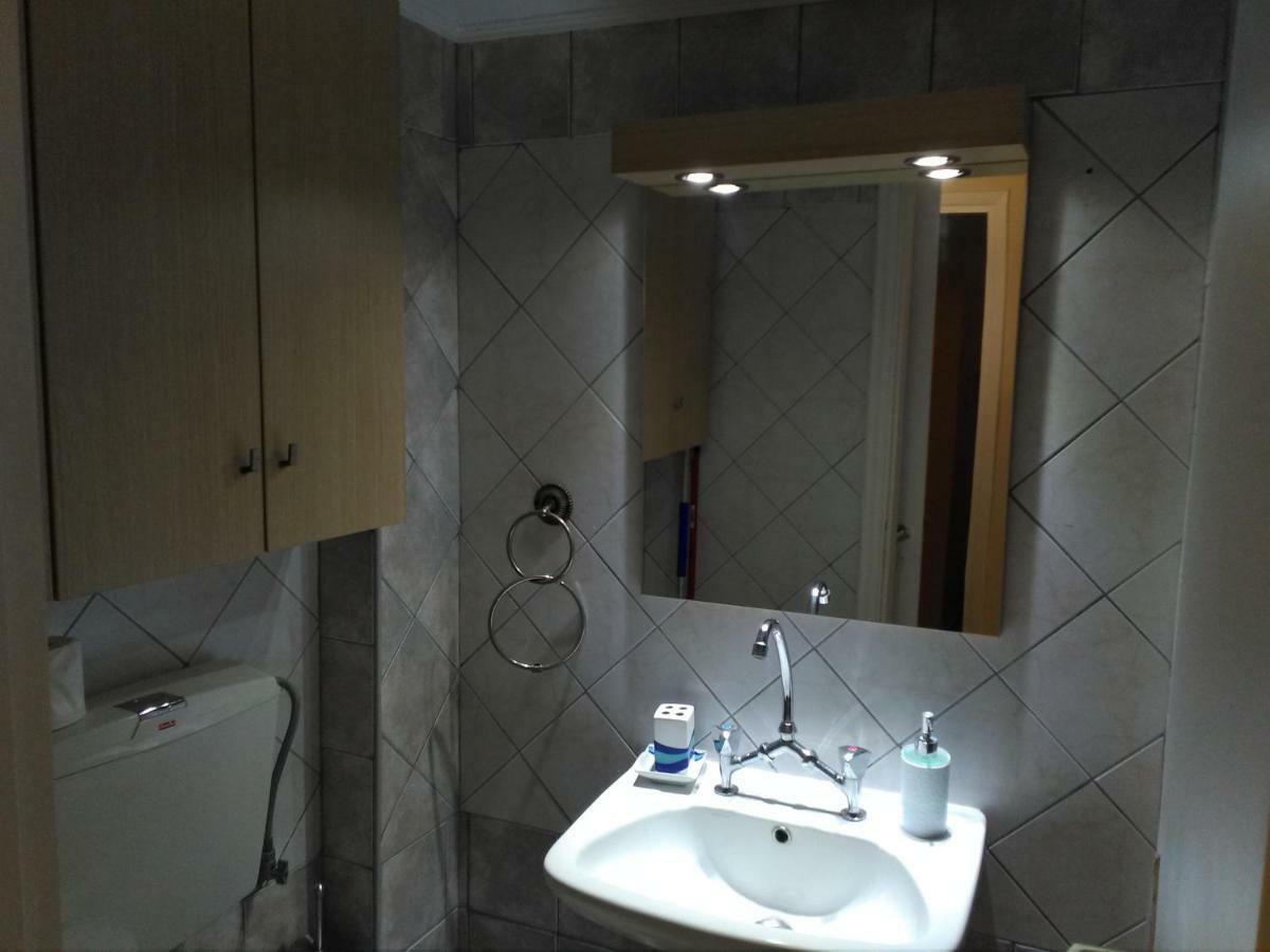 Zefi'S Apartment Néa Péramos المظهر الخارجي الصورة